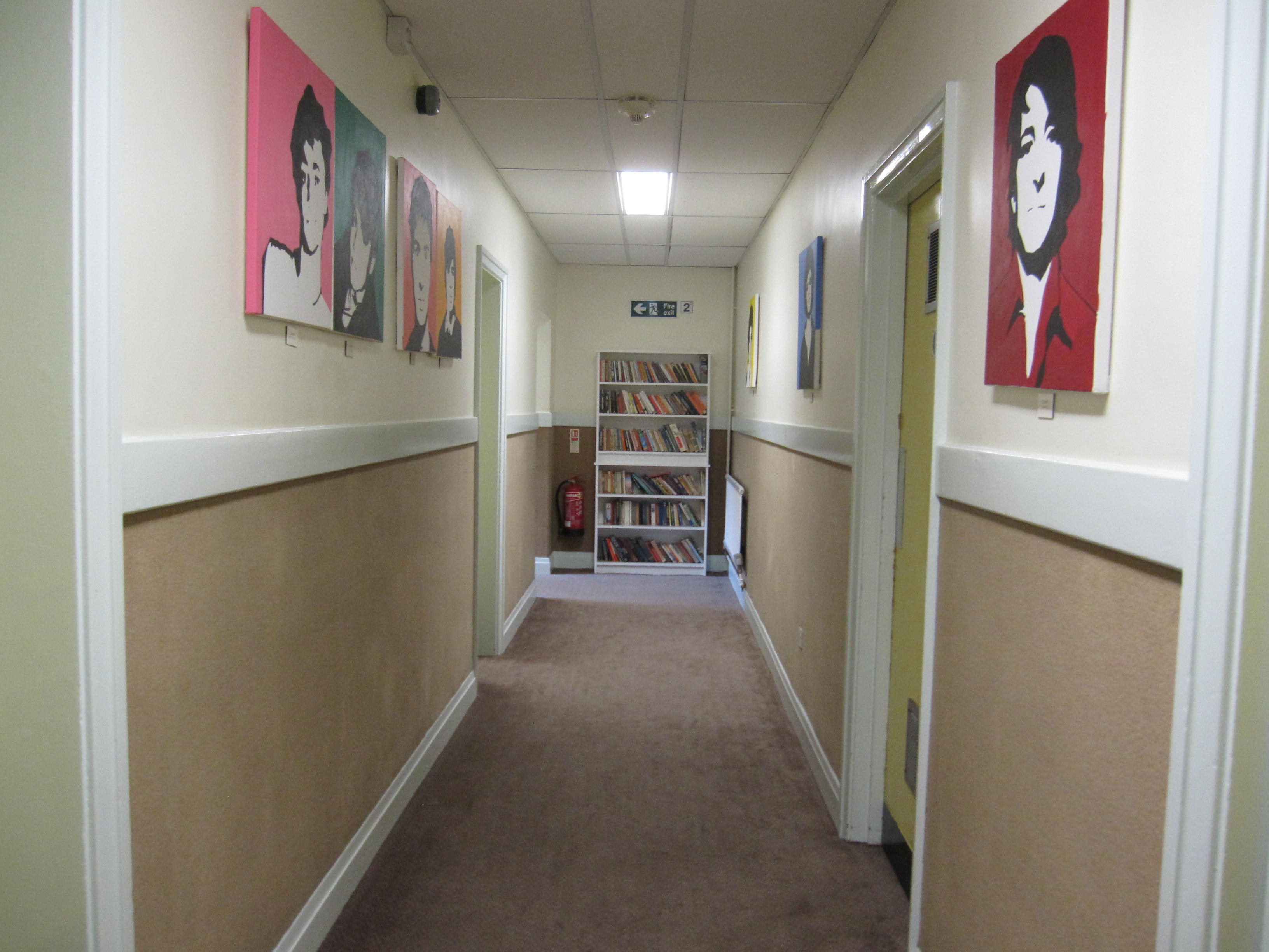 下載 写真大量 英国パブリックスクール本気潜入レポ 寮の部屋から口絵の廊下まで Blニュース大量照片 英国公共学校认真潜入报告 从宿舍的房间到画着嘴的走廊 Bl新闻 下载ダウンロード